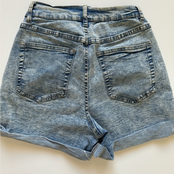 High waisted pleated jean shorts - Picture 10 of 11